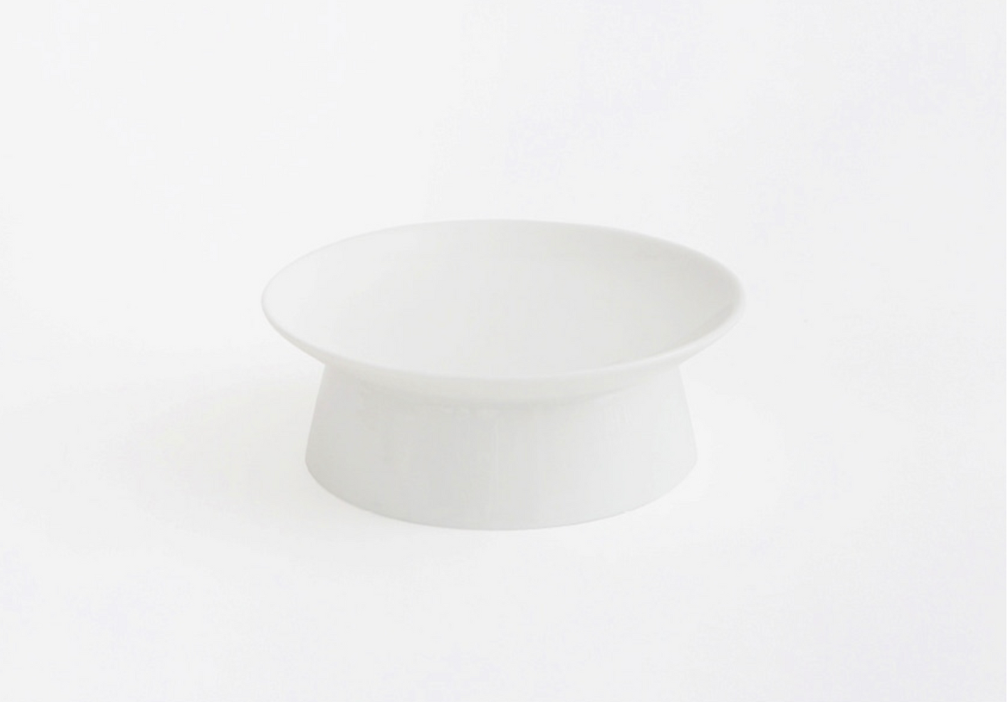 Simple White Footed Plate