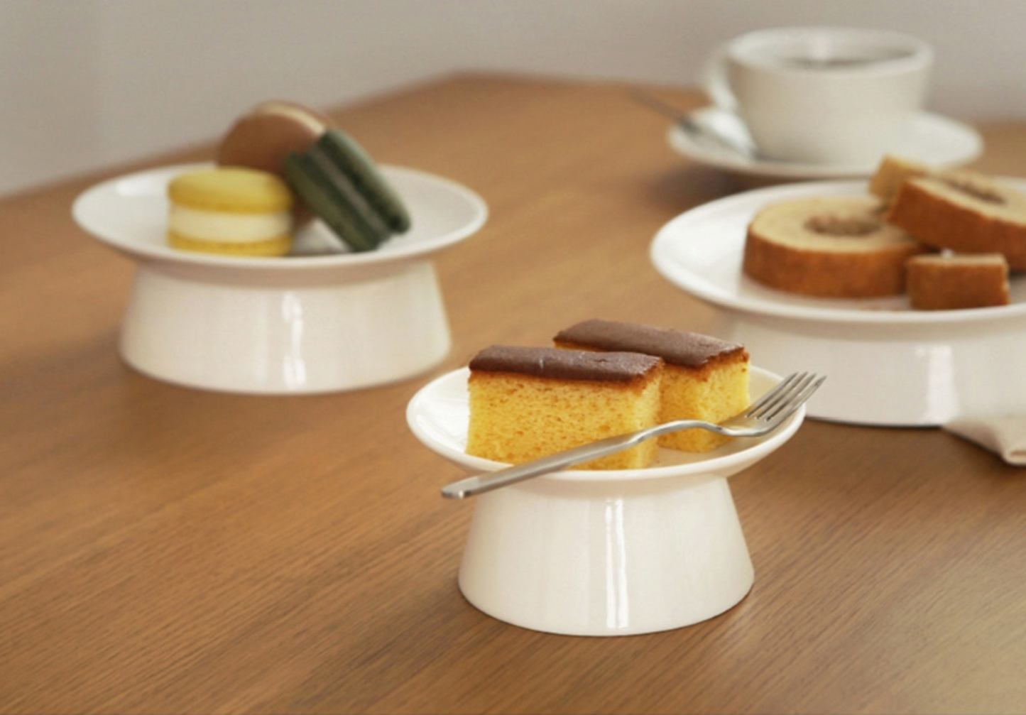 Simple White Footed Plate