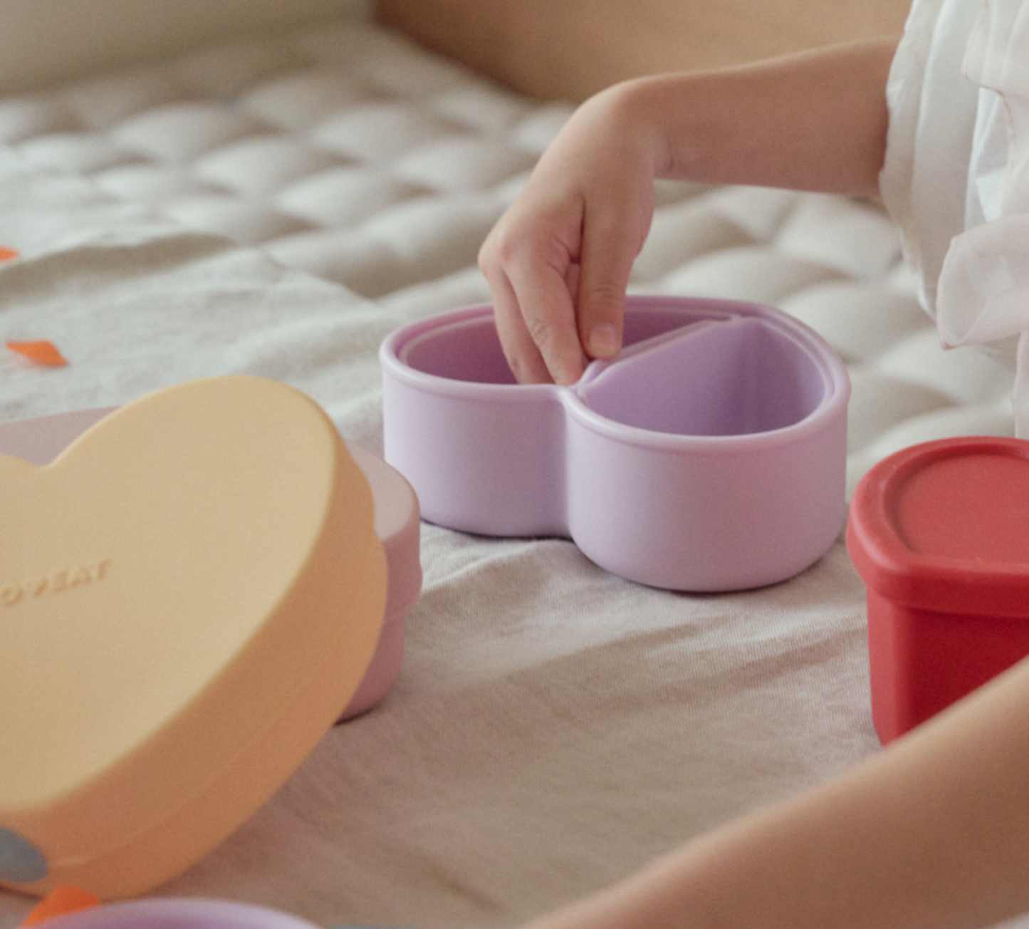 Platinum silicone lunchbox for kids – heart shape with compartments