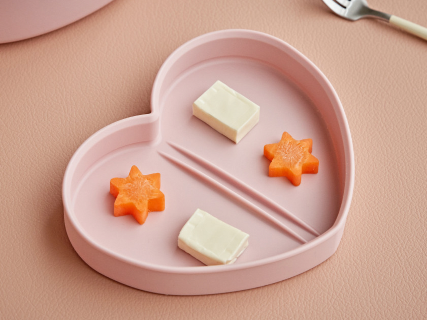 Made in Korea platinum silicone heart lunchbox – perfect for daycare meals